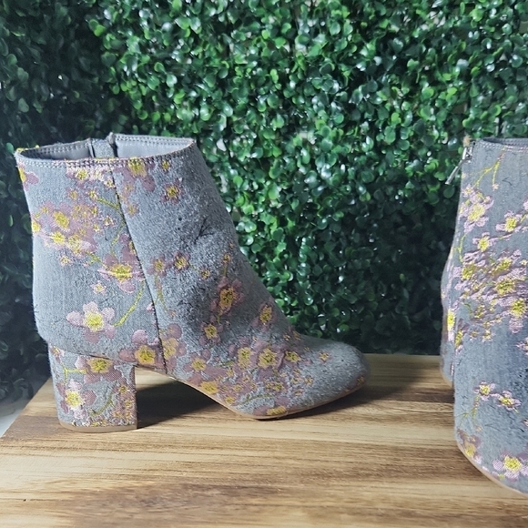 Zigi Soho Floral Embroidered Ankle Boots - Gray and Pink - Picture 4 of 11